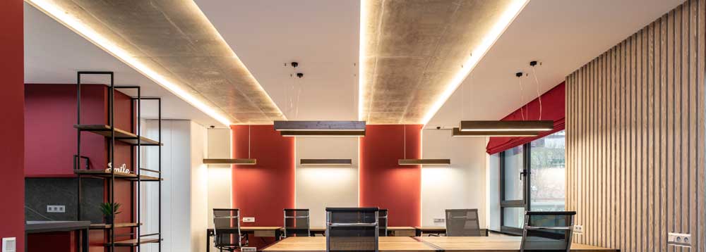 Büro - Arbeitsplatz - Tageslicht - LED-Beleuchtung