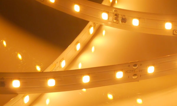 XQ 64 LED-Streifen, 2700K warmweiß, 363lm/m, 1.9W/m, 64LEDs/m, 24V