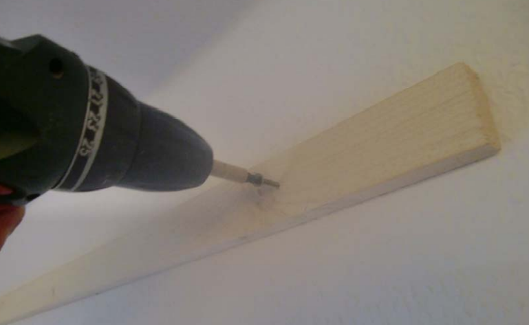 Leisten anschrauben / Lichtvoute