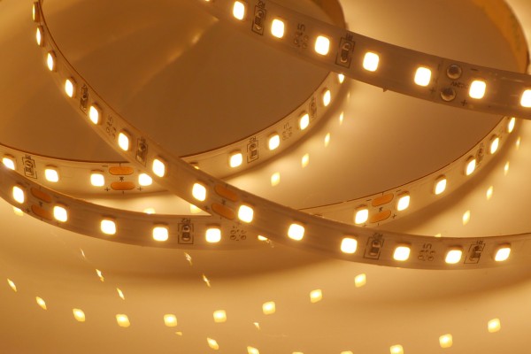 XQ128 Eco LED-Streifen, 128LEDs/m, 2700K CRI>80 2567lm/m, 15,3W/m, 24V